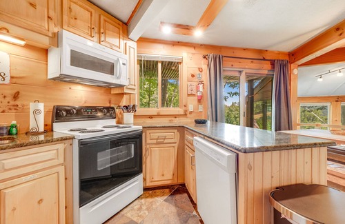 Sugar Mountain House | Mountainside house with ski slope access and gas fireplace