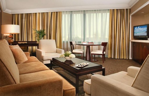 Garhoud Hotel | Movenpick Grand Al Bustan