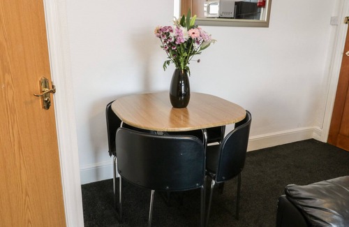 Bridlington Old Town Apartment | MOWBRAY 8, pet friendly, country holiday cottage in Bridlington