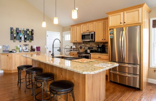 Lodi House | Moxie on the Lake: Relaxing Pet Friendly Seneca Lake Getaway!