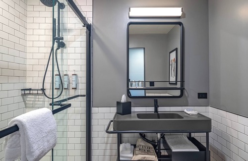 Downtown Phoenix Hotel | Moxy Phoenix Downtown