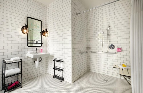 Lower State Hotel | Moxy Santa Barbara