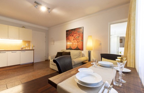 Taxham House | MOZART APARTMENT PAPAGENA