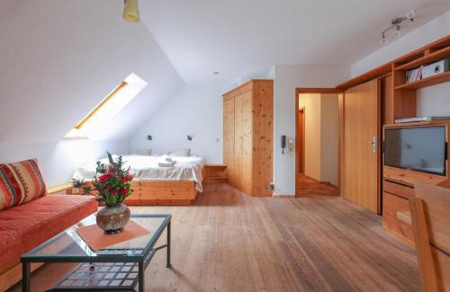 Hakenfelde Apartment | Mozart