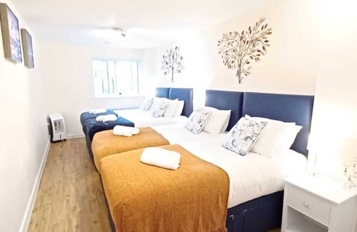 Watford Apartment | Mpl Apartmentz-Queens Broadway Apt3- Cent-Watford