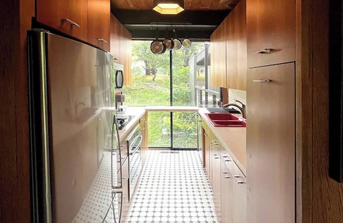 Lincoln House | Mr. Swanky Mid Modern Century/5 Decks/190" 4K Screen