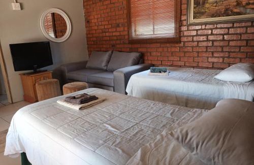 Matjhabeng House | Mrakes Guesthouse