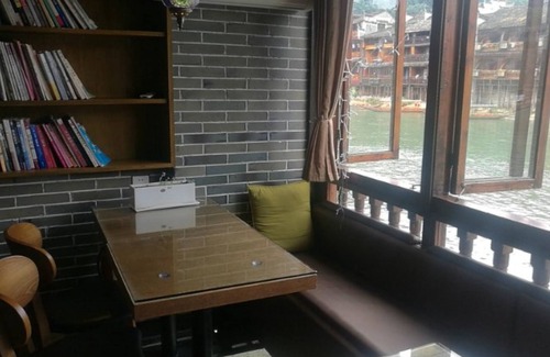 Fenghuang House | Ms.Yang's Guest House