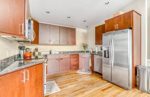 Hood River House | Mt. Adams View, Trails, River View, Pets OK, Walkable to Downtown