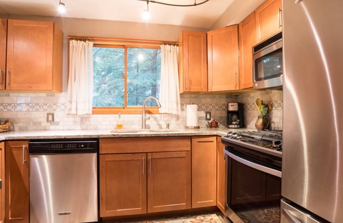 Glacier House | Mt Baker 5 bedroom Luxury Lodge - Sauna House, Hot tub & Woodstove