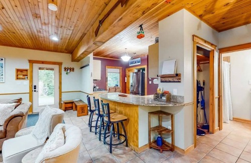 Mount Holly House | Mt. Holly Haven Hot Tub + Games Near Okemo