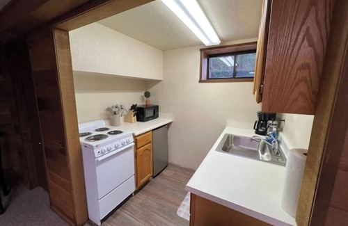 Greenville House | Mt. House Studio - Hot Spring - Farm