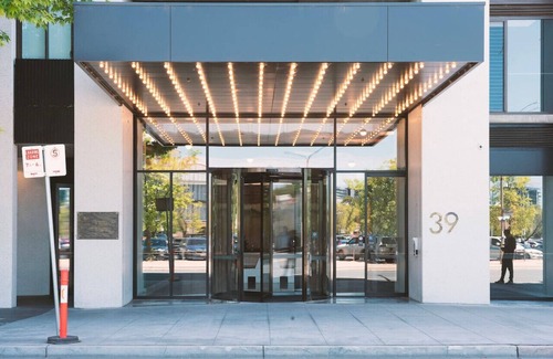 City West Apartment | Mt view 1BR apt in Capitol@CBD w/free parking/WiFi