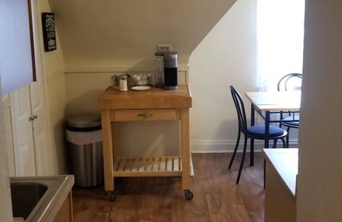 Pittsburgh Apartment | Mt. Washington/Grandview - 1 Bedroom Penthouse Apt