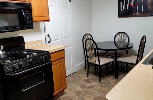 Lansing Apartment | Mthly Stay Discounts & Pet Friendly Downtown Lansing Sparrow Hospital