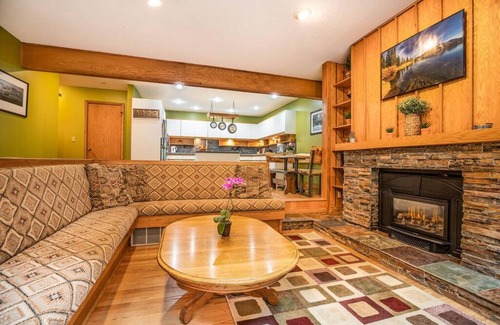 Sandy Apartment | Mtn. Home-Sauna, Pool Table, Mins to Ski/Hike/Bike