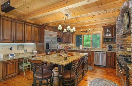 Burnsville Cabin | Mtn Sunsets Lodge, Hot Tub, Mtn Views, Fireplaces, River Access, WiFi, Private!