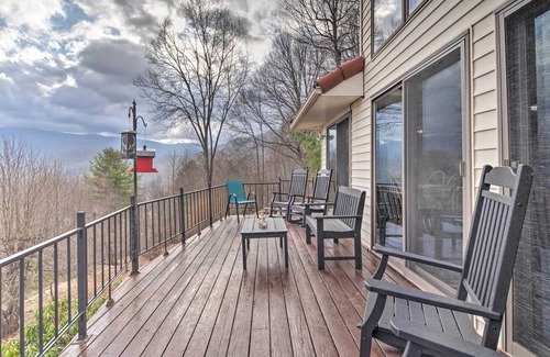Burnsville Cottage | Mtn-view Burnsville Retreat 24 Mi to Ski Slopes!