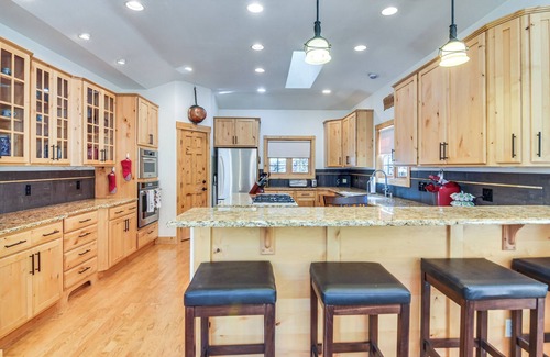 Georgetown Cabin | Mtn-View Cabin w/Private Hot Tub in Georgetown!