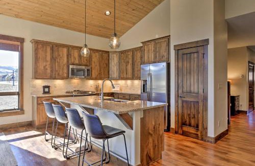 Grand Park House | Mtn-View Fraser Home with Hot Tub - Near Skiing!