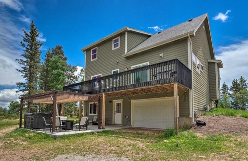 Divide House | Mtn-View Home on 3 Acres with Arcade and Hot Tub!
