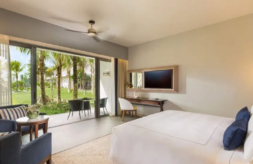 Plaine Magnien Hotel | Explore Shandari Beach! Two Relaxing Units with Balcony, Pool, Free Parking!