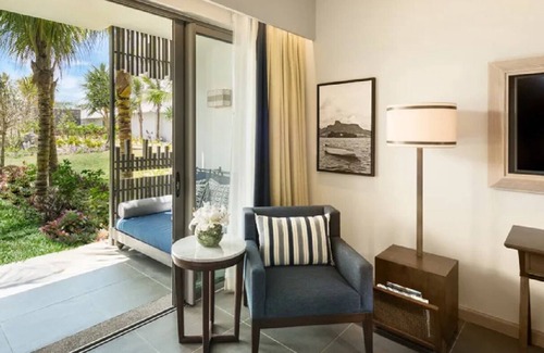 Plaine Magnien Hotel | Explore Shandari Beach! Two Relaxing Units with Balcony, Pool, Free Parking!