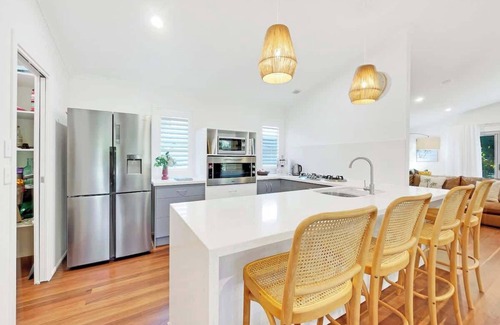 Mudjimba House | Mudjimba Beach Haven - Stroll to the sea
