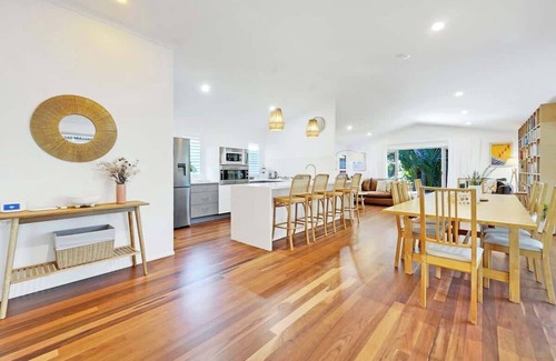 Mudjimba House | Mudjimba Beach Haven - Stroll to the sea