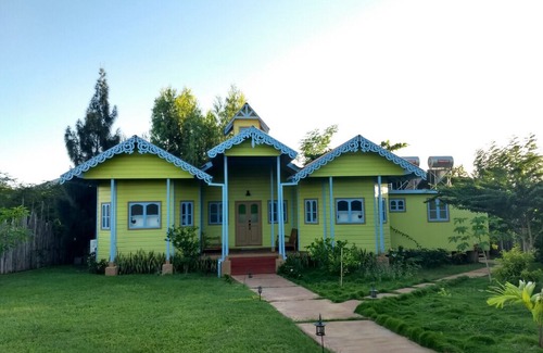 Treasure Beach House | Mulberry Cottage 3 minutes walk to beach!