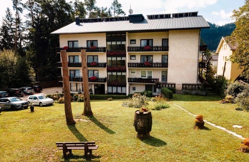 Klopein am Klopeiner See Apartment | Multi-bed room, shower, WC, balcony - Parkhotel Zuzek