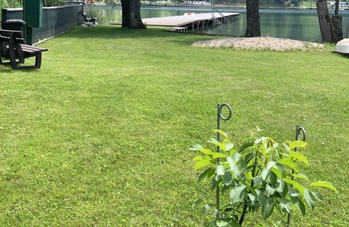 Klopein am Klopeiner See Apartment | Multi-bed room, shower, WC, balcony - Parkhotel Zuzek