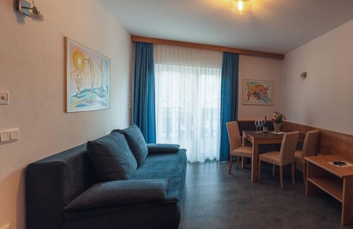 Klopein am Klopeiner See Apartment | Multi-bed room, shower, WC, balcony - Parkhotel Zuzek