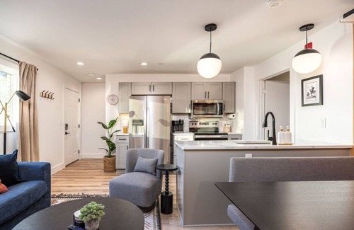 Hillsboro Village Condo | Multi-Condo Building Sleeps 58 with 7 Units, 15 Bedrooms, 22 Beds & Free Parking