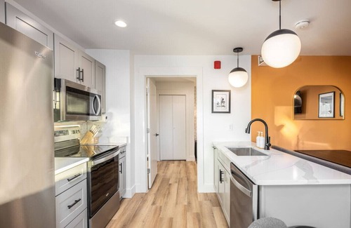 Hillsboro Village Condo | Multi-Condo Building Sleeps 58 with 7 Units, 15 Bedrooms, 22 Beds & Free Parking