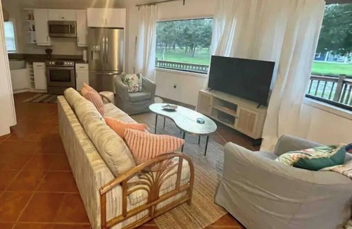 Franklin House | Multi-home Lakefront Retreat- kayaks, fire pit, yard games, hot tub