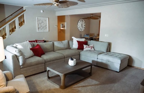 Peninsula Village House | Multi-Space Lakehouse