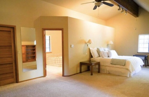 Peninsula Village House | Multi-Space Lakehouse