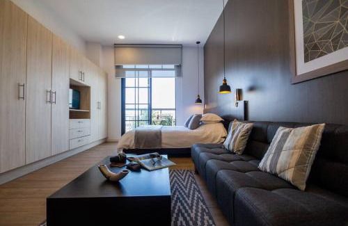 Cumbaya Apartment | Mumbai Modern Studio