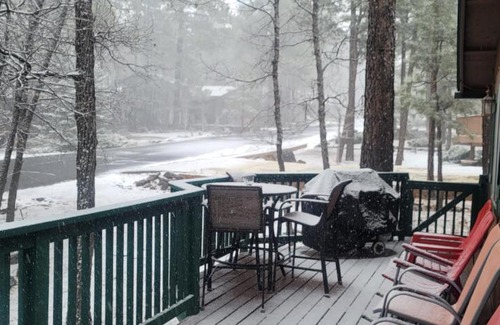 Munds Park House | Munds Park Cabin sleeps 6 in tall cool pines central heat and ac , Great hiking trails near by