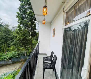 Nullatanni Bed & Breakfast | Munnar Premium Pool Villa