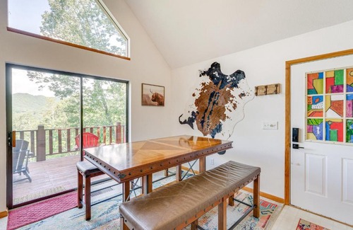 Upper Peachtree House | Murphy Cabin with Deck and Sweeping Mountain Views!