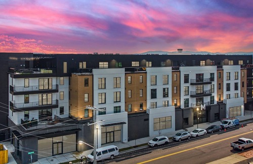 Rolling Mill Hill Apartment | Muse Contemporary second-floor condo with high-speed WiFi, central AC & balcony