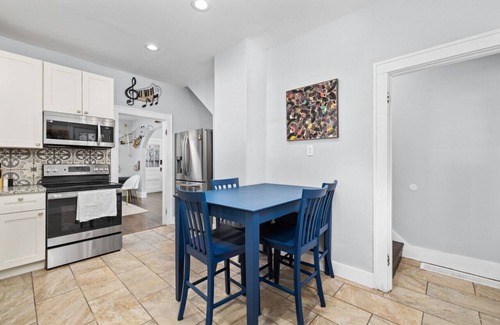 St. Charles House | Music House · Music House on Main Street at The Wine Garden