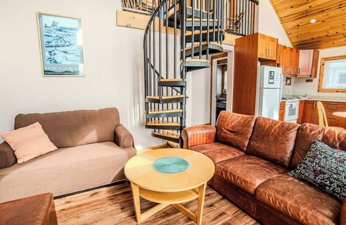 Muskoka Lakes Ski Chalet | Muskoka Lakefront 3-bdrm Chalet #90
