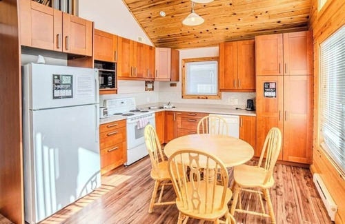 Muskoka Lakes Ski Chalet | Muskoka Lakefront 3-bdrm Chalet #90
