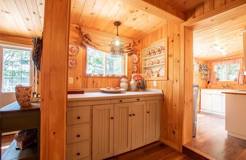 Georgian Bay Cottage | Muskoka Lakes Waterfront private family get-away cottage , 3 bedrooms