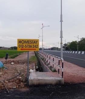Kampung Suka Menanti House | MUSLlM ONLY Wifi 3 Room with 2 aircond Menanti Village Homestay