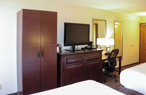 Paducah Hotel | Mustang Inn