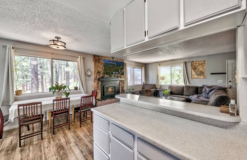 Tahoe Paradise House | MV52 Lake Tahoe large cabin with fast wifi, kayaks, bikes